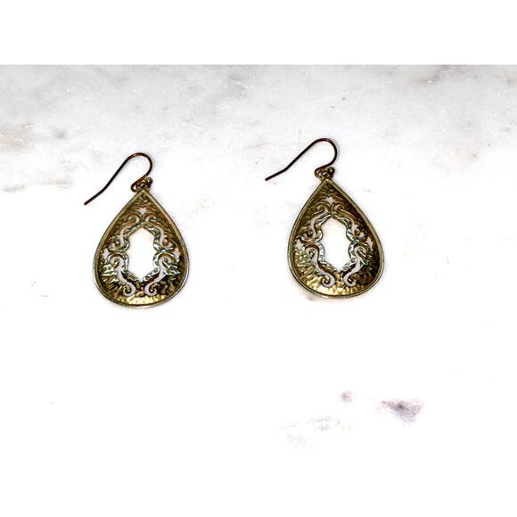 Vintage Gold-Plated Filigree Oval Dangle Drop Earrings - Picture 7 of 8
